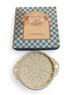 Brown Bag Cookie Art Ceramic Shortbread Pan Hearts & Flowers 8.5” Vintage
